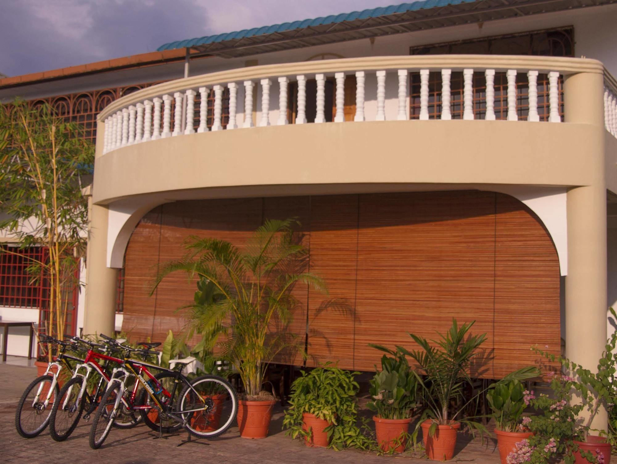 Bike And Tours Bed And Breakfast ラハダトゥ エクステリア 写真
